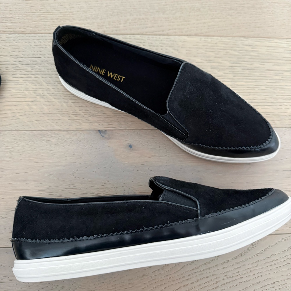Nine West - size 8 black loafer sneakers